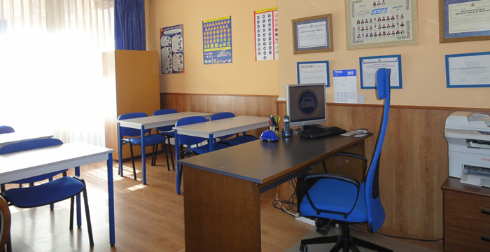 Aula auxiliar - vista lateral, capacidad para 8 alumnos. 